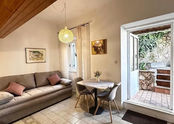Apartment Naranca Old View
